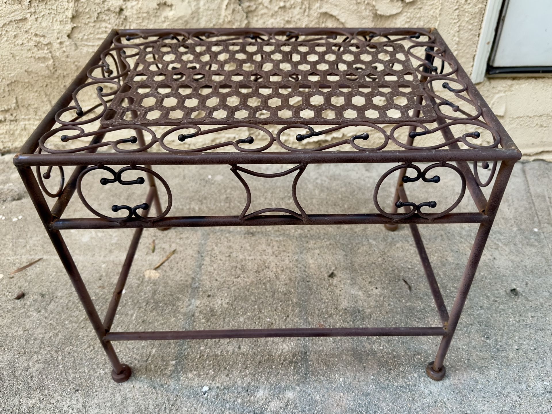 Small Metal Table – 16"x11"x13"