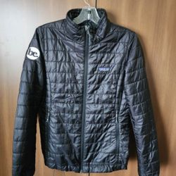 Patagonia Womens Jacket without Hood. Size S. Very Good Condition. Made in Vietnam. 