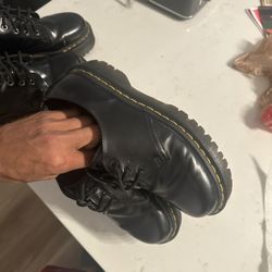 DOC MARTENS BOOTS
