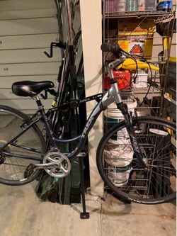 Trek 7000 Hybrid Bike – Comfort Cruiser w/ Upright Bars