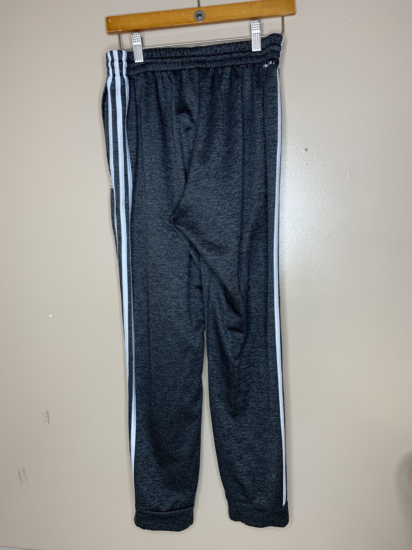 Adidas Men's Dark Heathered Gray 3-Stripe  Athletic Sweatpants/ Joggers Medium  Pre-owned 