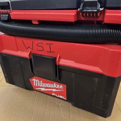 Milwaukee M18 FUEL PACKOUT 18-Volt Lithium-Ion Cordless 2.5 Gal. Wet/Dry Vacuum (Vacuum-Only)