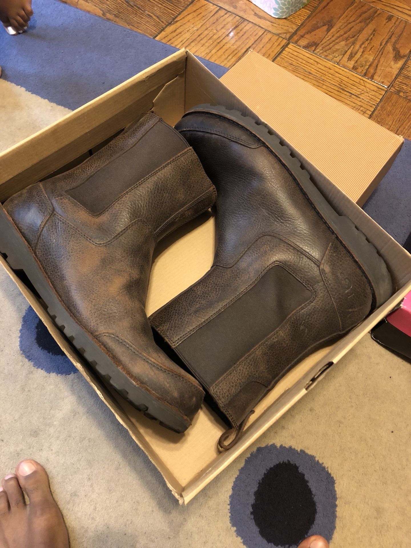 Men’s ugg boot size 12 $20 firm lightly worn. Today only