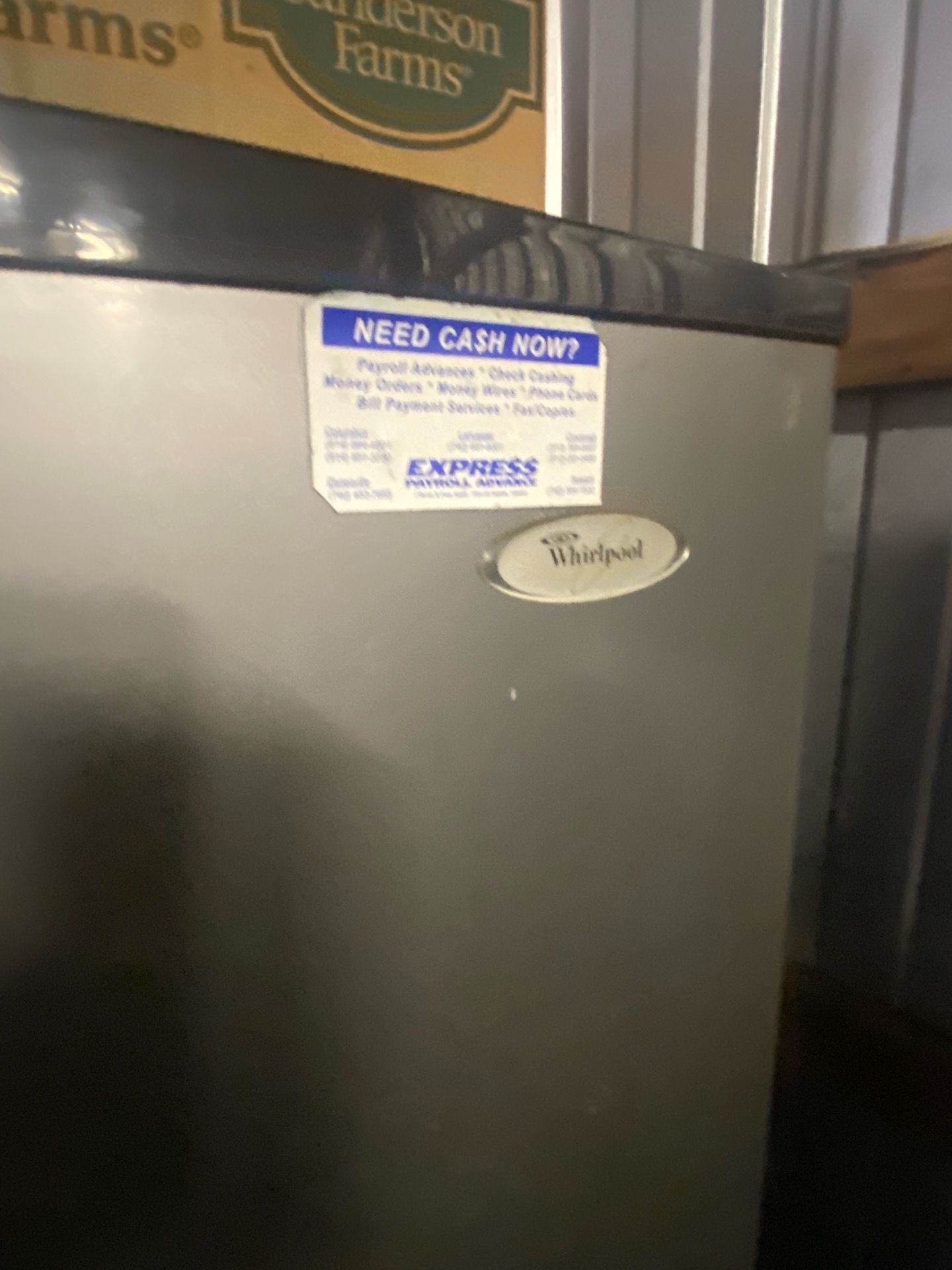 Refrigerator with Ice maker Whirlpool