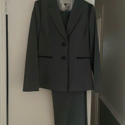 Ladies fully lined suit- Jacket and pants  Size 4