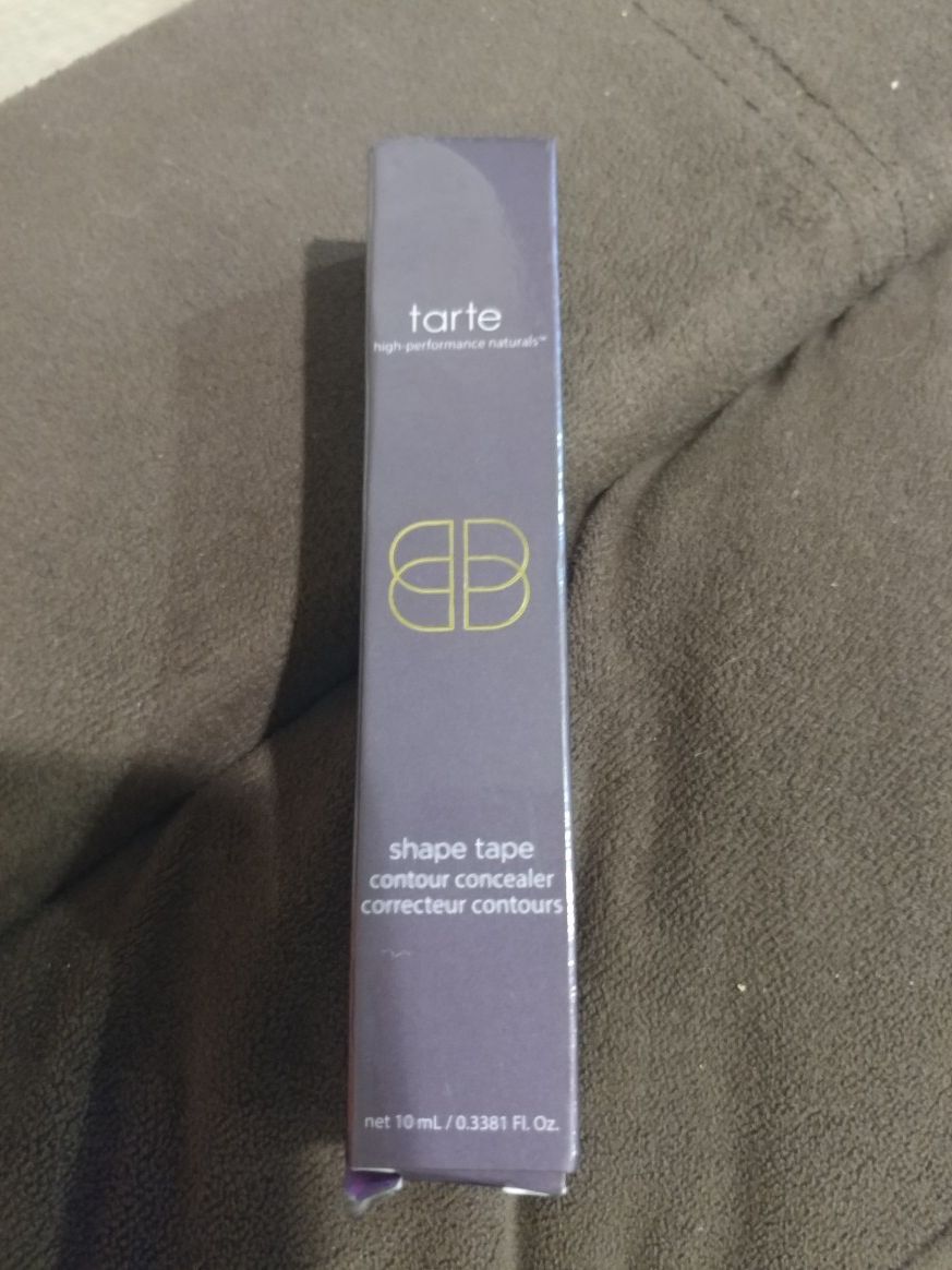 Tarte Shape Tape contour concelor