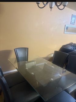 Dinning set with no chairs ✨