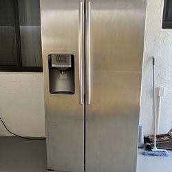 Samsung Refrigerator  26 cubit feet for free