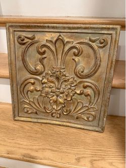 Wall decor golden bronze