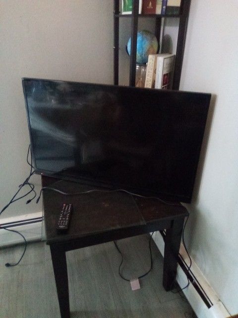 25$ TV With Remote