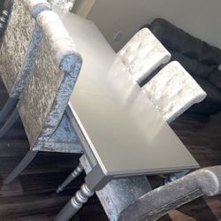 Elegant 6-Piece Dining Set – Like New!