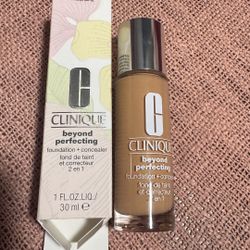 Clinique Beyond Perfecting Foudation + Concealer 2 In 1