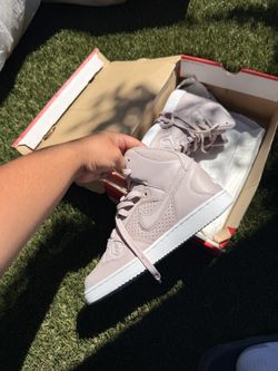 Nike Womenās Shoes Size 7