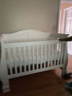 Baby crib comes with mattress