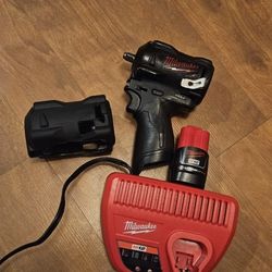 Milwaukee
M12 FUEL Stubby 3/8 in. Impact Wrench Starter Kit