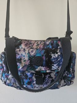 Kipling felix multi compartment
