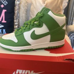 Women’s Nike High Top 9.5 Men’s 8 GREEN