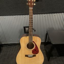 Yamaha Acoustic Guitar 