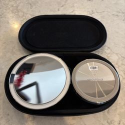 Compact Simple Human makeup mirror with 2x magnification and LED lighting 