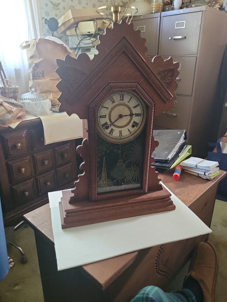 E. Ingraham & Co. Juno Oak Mantel Clock: