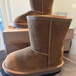 T Koola Short Boot By UGG  