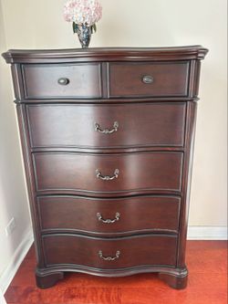 Excellent Condition - Solid Mahogany Dresser