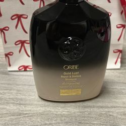 Oribe Gold Lust Repair & Restore Shampoo. 
