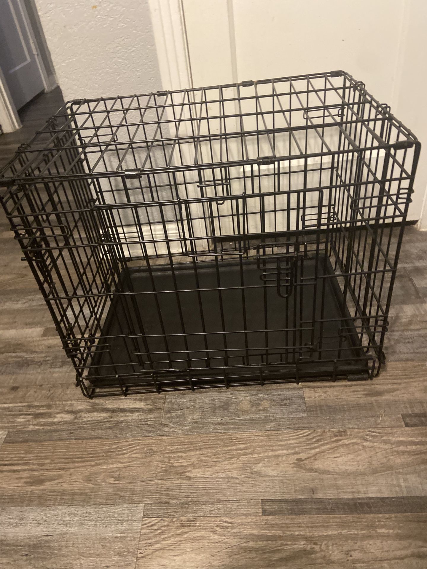 Like New You & Me Small/Medium 2-Door Wire Dog Crate w/ Pan
