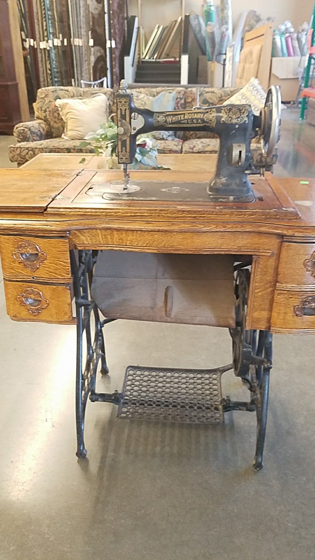 Amazing••White Vintage Sew Machine W/1.3 Amp Motor••Excellent Condition for  Sale in Bakersfield, CA - OfferUp