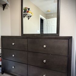 Solid Wood 6-Drawer Dresser with Mirror