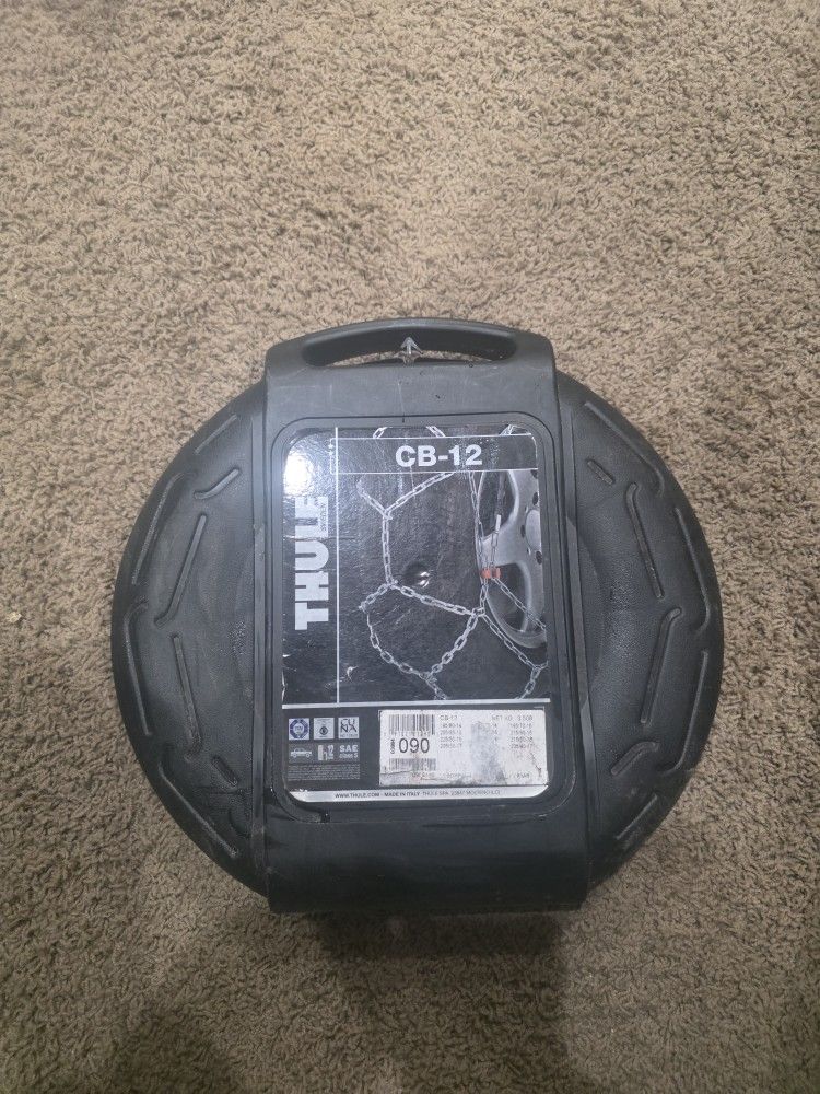 NEW Thule CB-12 080 Snow Chains (1 Pair) w/Pliers & Glove Sealed For Tires.
