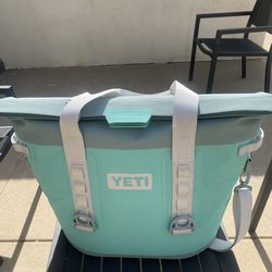 Yeti M30 Soft Indoor/Outdoor Cooler