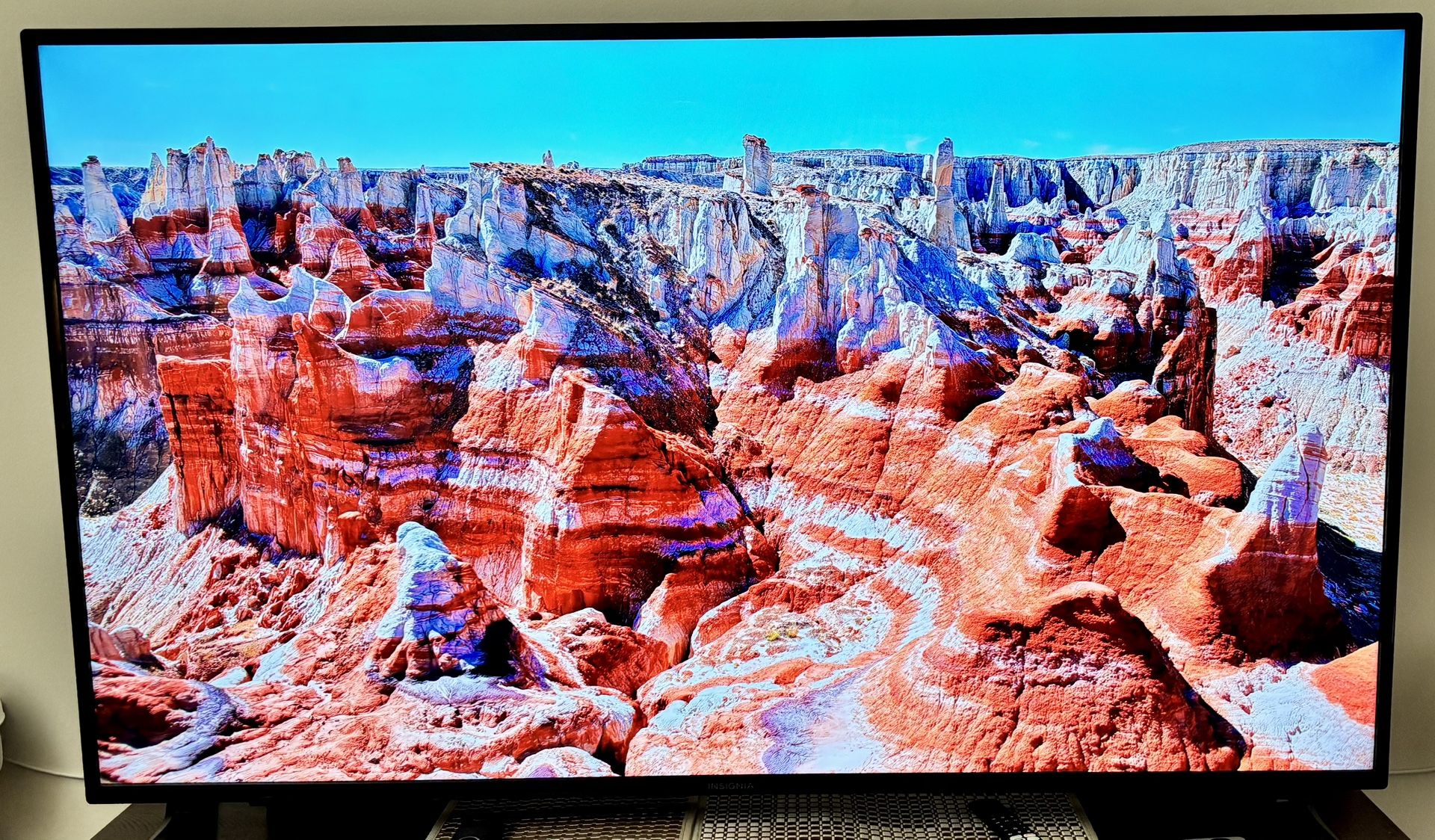 Smart Fire 65" TV 4K UHD Insignia™ - Class F30 Series LED With