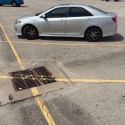 Toyota Camry 2012 SE Silver 4 DOOR 