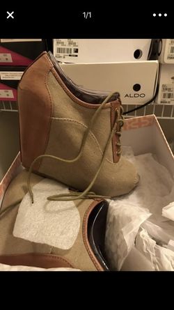 Gianni bini peep toe wedge size 10