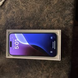 iPhone 16 (used) 128 Gig. Minimal Scratches  (Unlocked) 