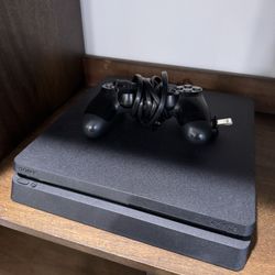 Sony PlayStation 4 (PS4) + 1 Controller – Great Condition