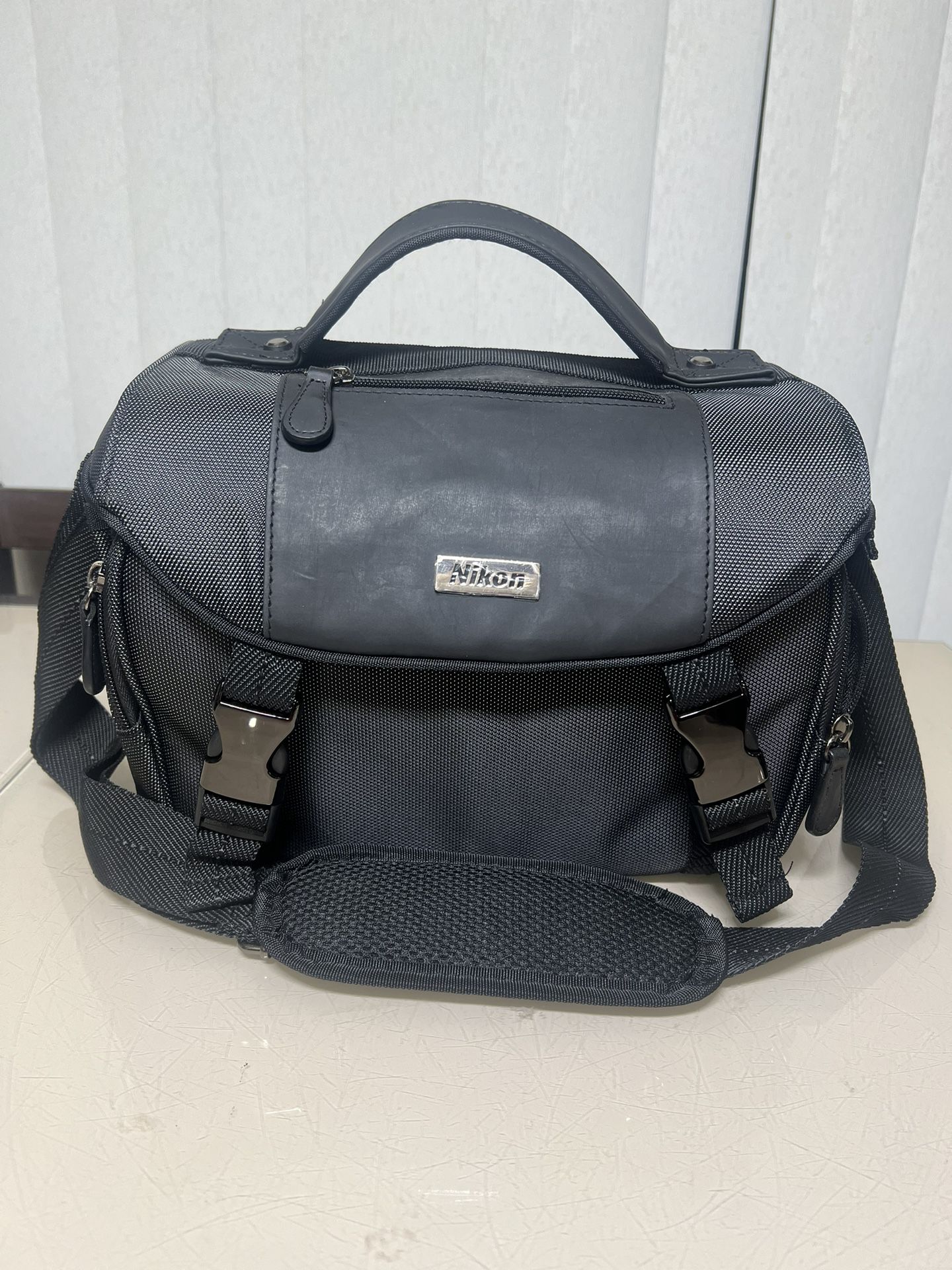 Genuine Nikon Digital SLR DSLR Padded Shoulder Camera Case Bag Black. Used in good cosmetic condition with normal signs of usage. Bag is in great shap