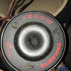 2   12” Speakers Audio Pipe 1600w