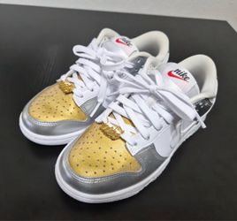 Nike Dunk Low SE Silver Gold Metallic Leather Lace Up Sneakers DH4403-700