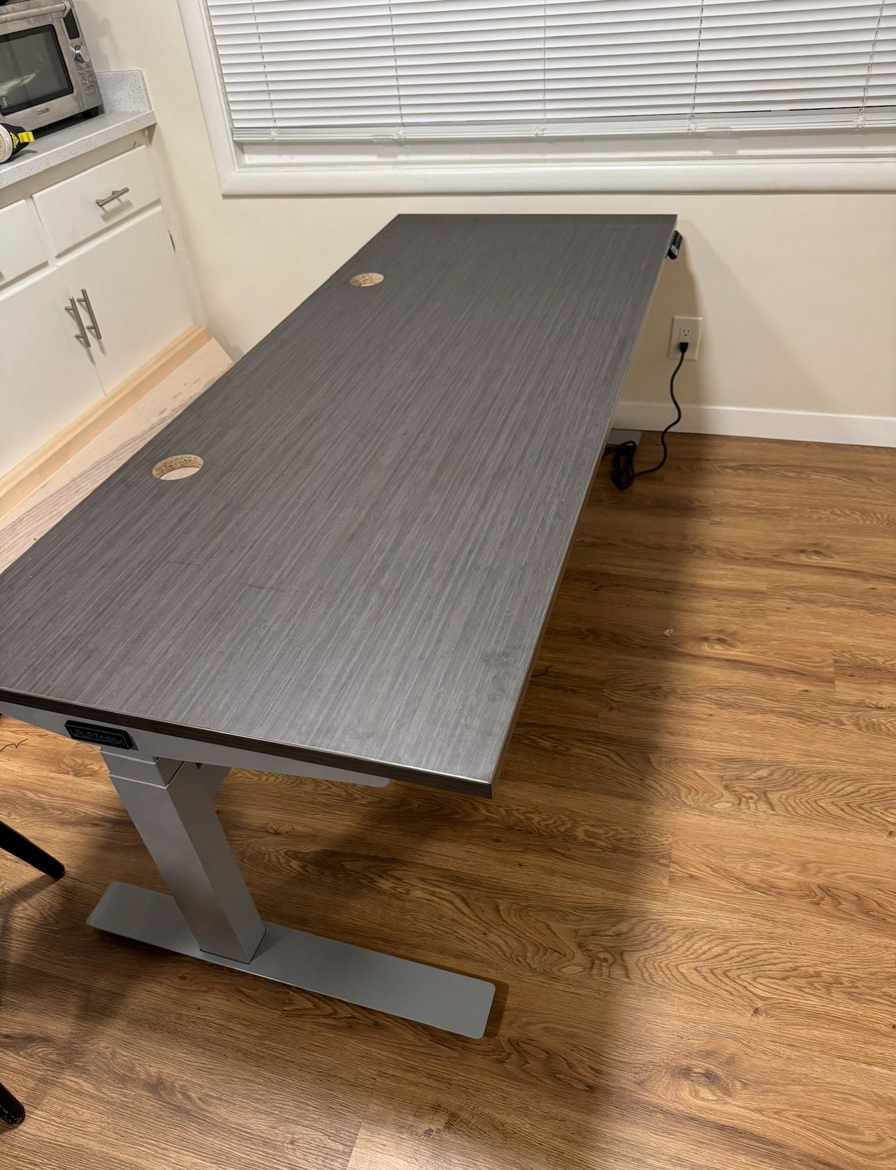 UPLIFT V2 Commercial Standing Desk 72