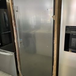 Vitara 17 Cu Upright Freezer That Converts To Refrigerator In Stainless Steel 