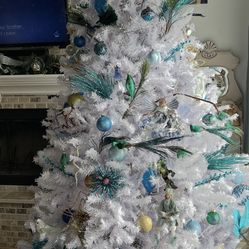 White 8 Feet Christmas Tree