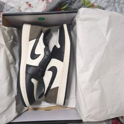 Jordan 1 Low Mocha Og Size 9.5 BRAND NEW