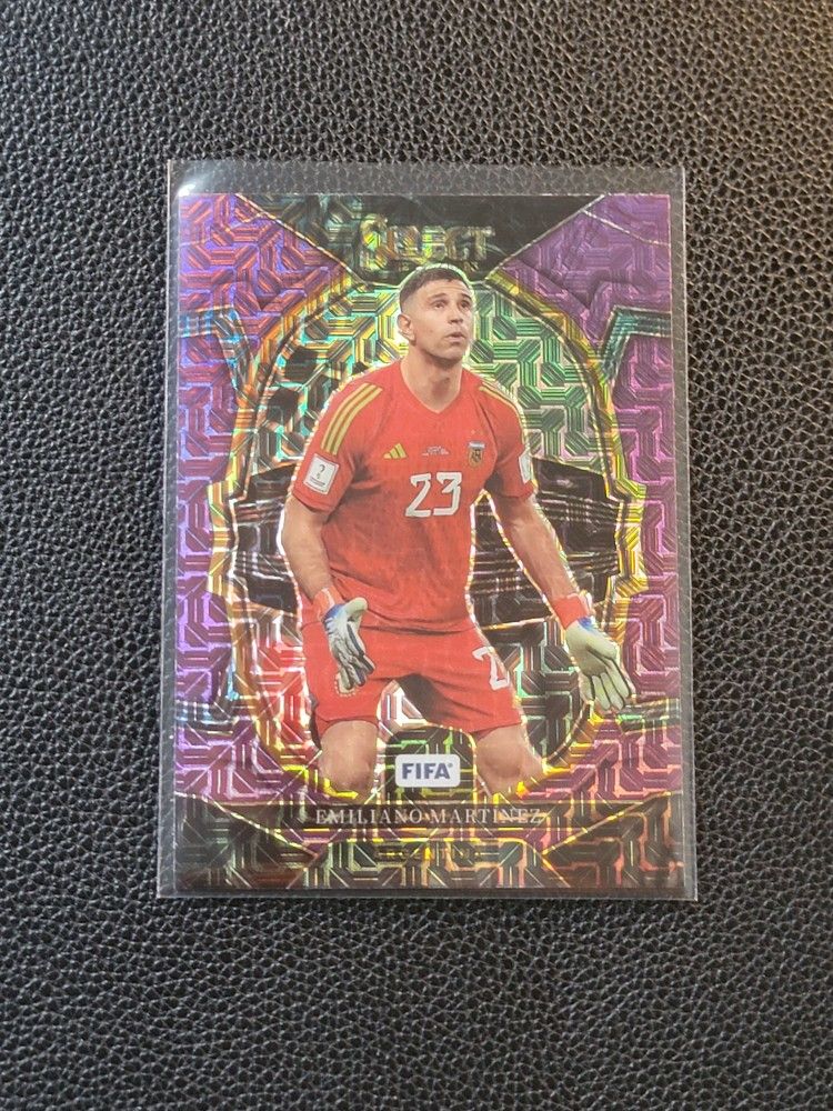 Emiliano Martínez Purple Mojo