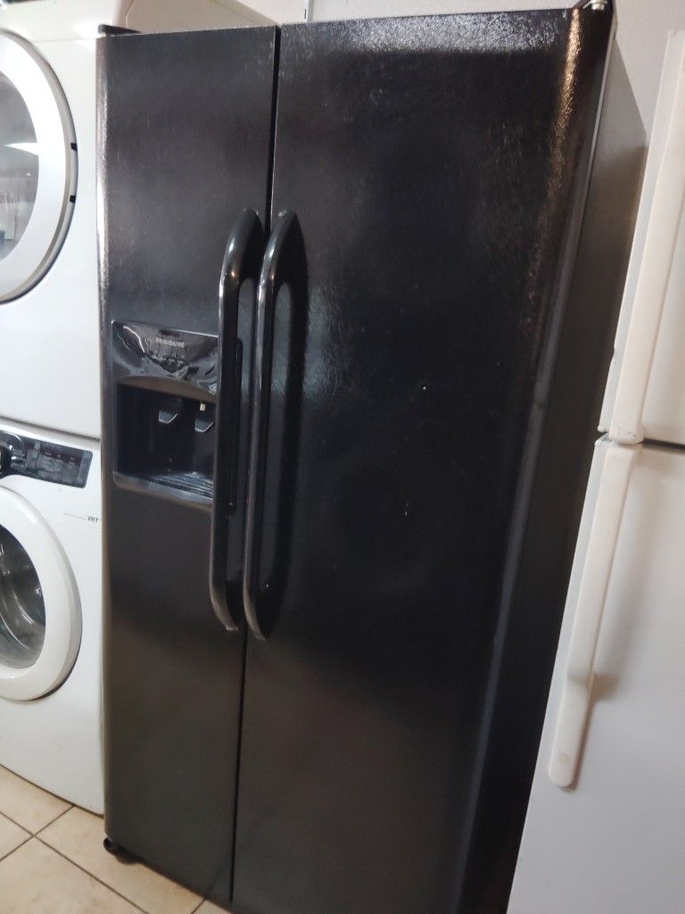 Frigidaire Refrigerator Works Great
