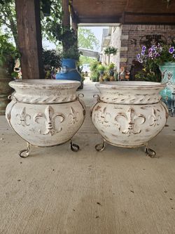 Round White Flor De Lis Clay Pots (Planters) Plants, Pottery, Talavera. $80 cada una.