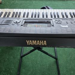 Yamaha PSR-520 Keyboard with Stand – Works Great!
