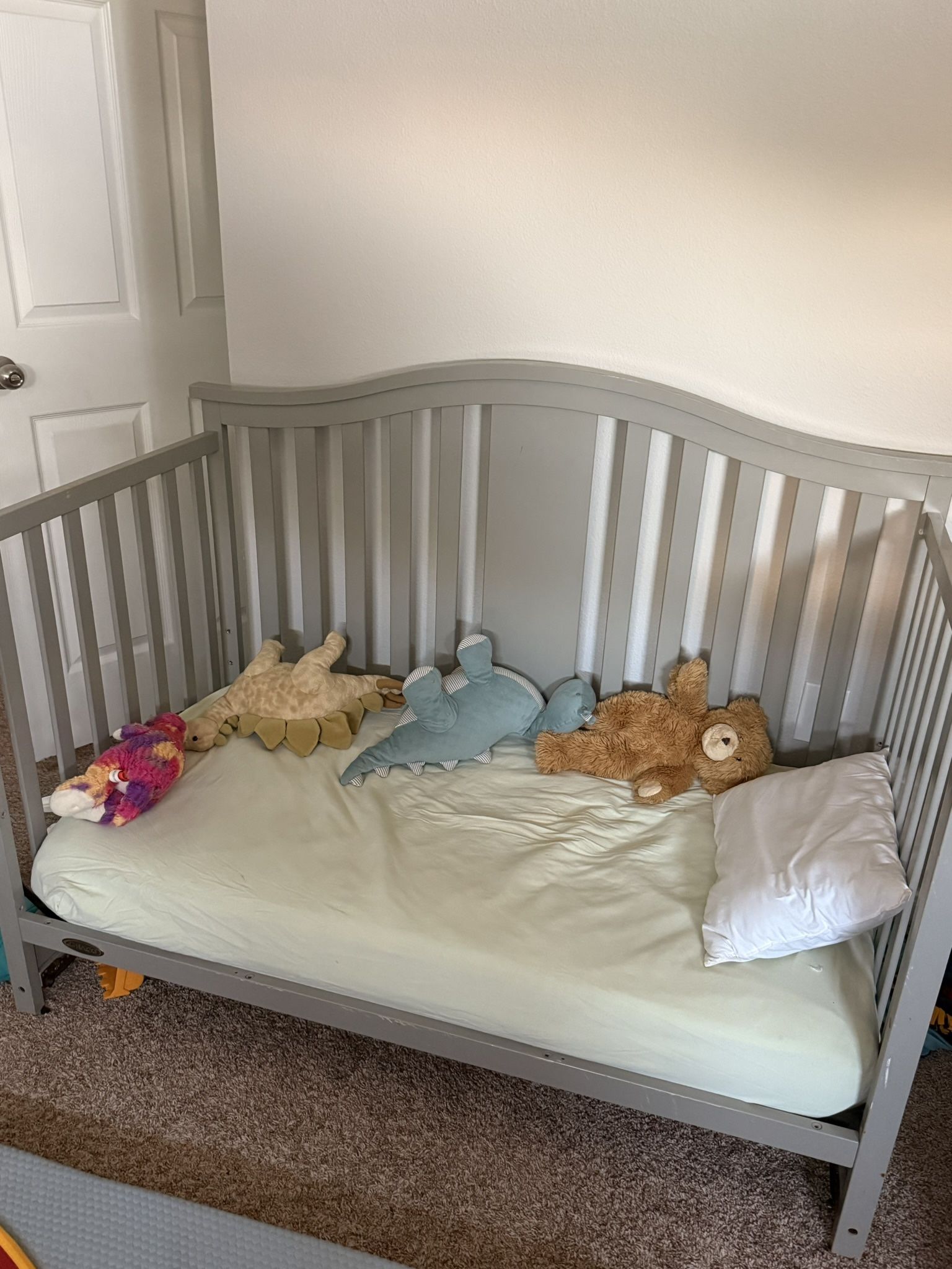 Graco Crib w/front Rail