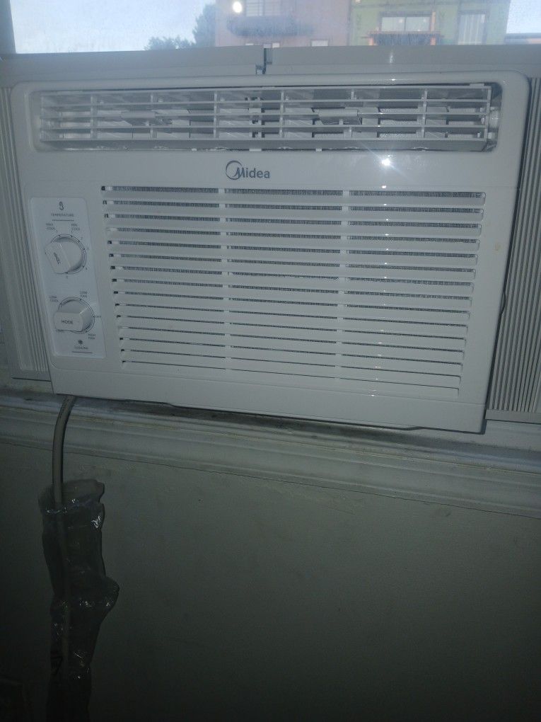 Midea A/C window unit